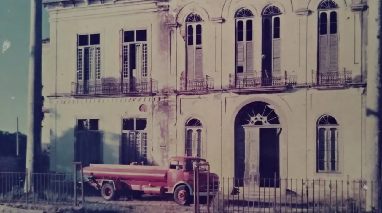 Palacete em 1985 - Após incêndio que quase o destruiu completamente - Acervo NOPH.